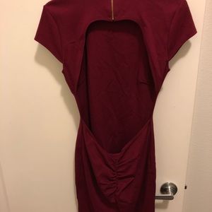 Cute backless dress!